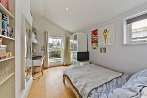 Bedroom- click for photo gallery